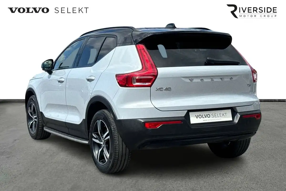 2022-volvo-xc40-15-t3-r-design-auto-big-2