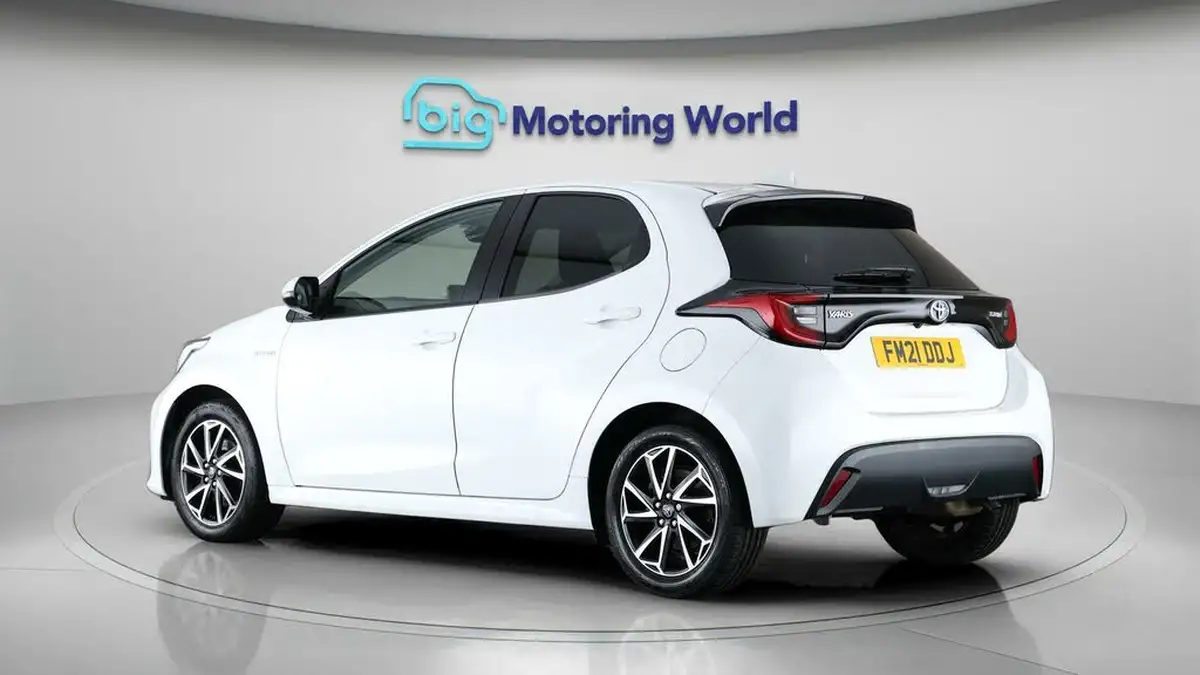 2021-toyota-yaris-15-vvt-i-design-big-5