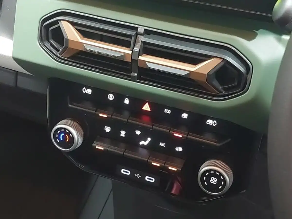 2025-dacia-spring-cargo-e-extreme-big-12