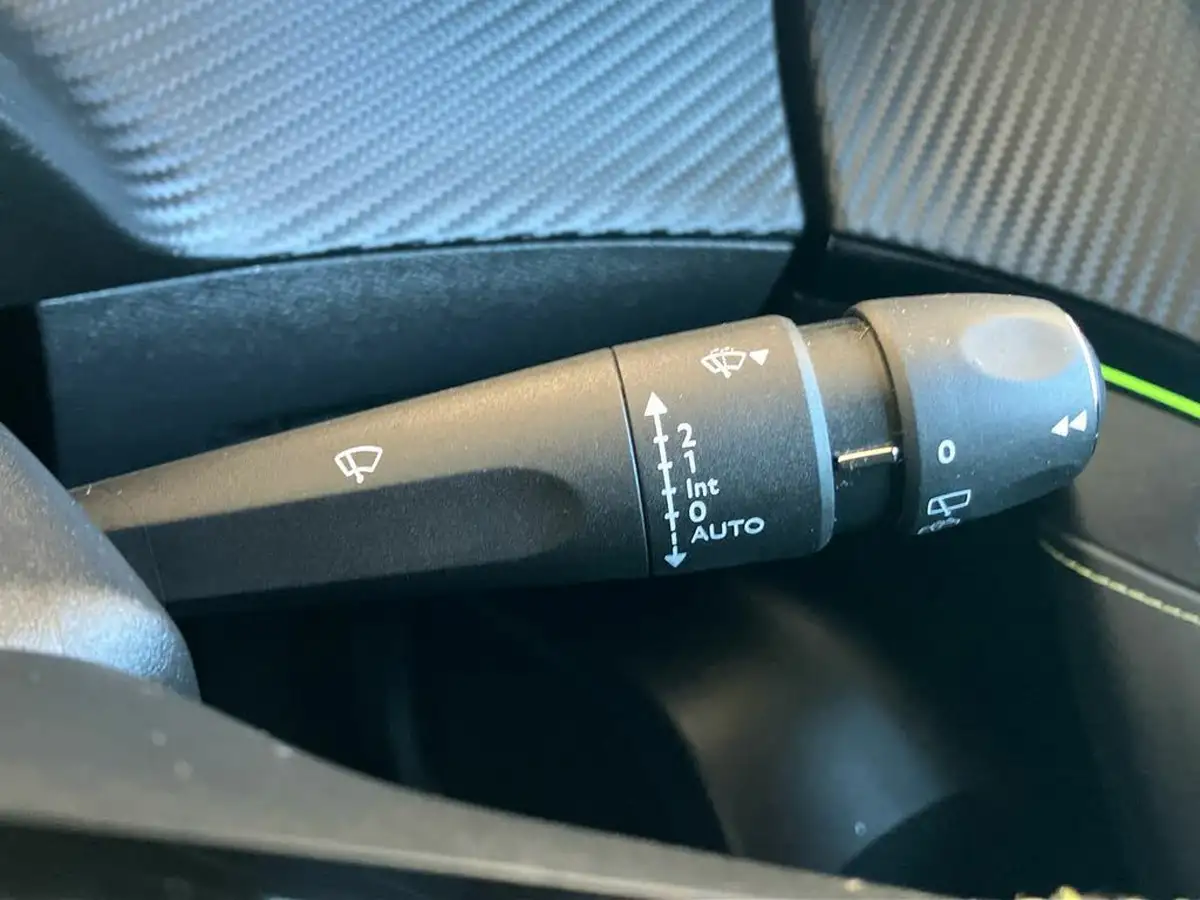 2021-peugeot-2008-suv-e-gt-50kwh-big-27