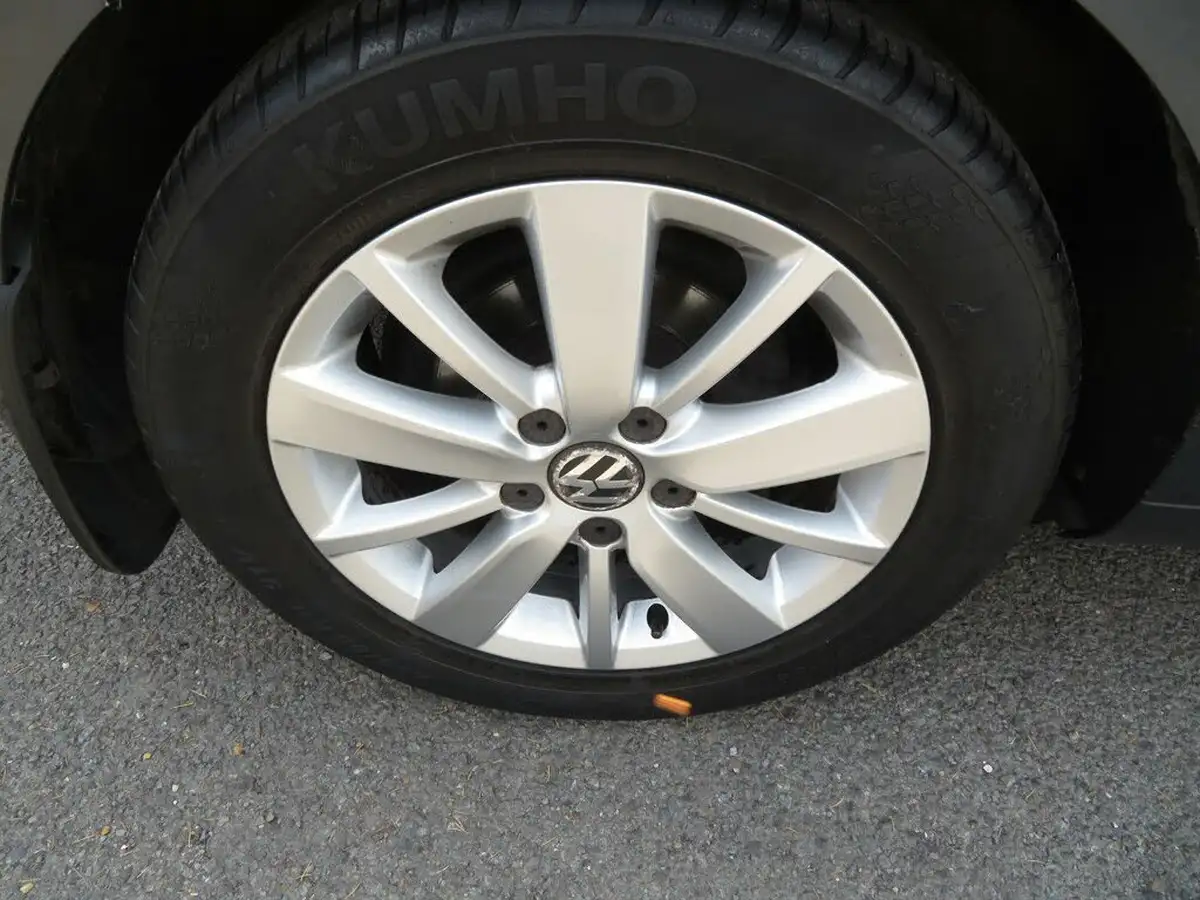 2012-volkswagen-golf-14-match-5d-big-38