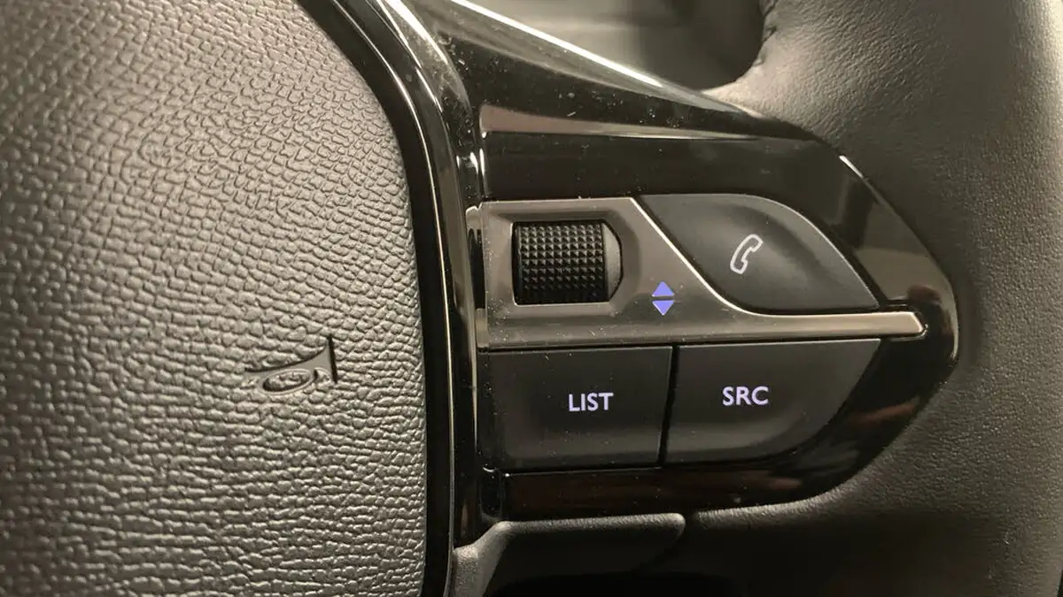 2024-peugeot-208-e-e-style-big-23
