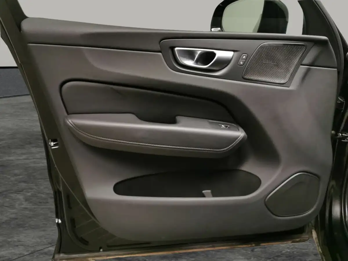 2023-volvo-xc60-20-b5-plus-big-33