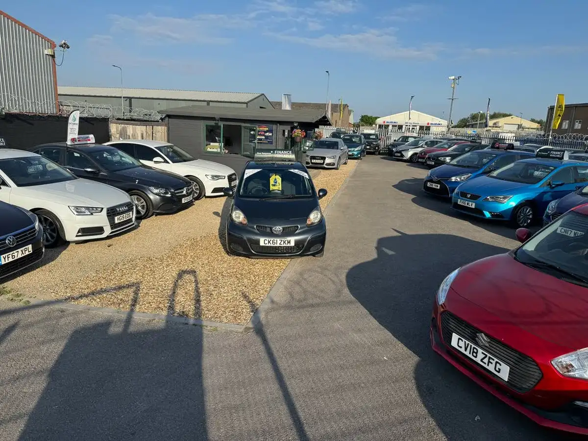 2012-toyota-aygo-10-aygo-go-5d-big-46