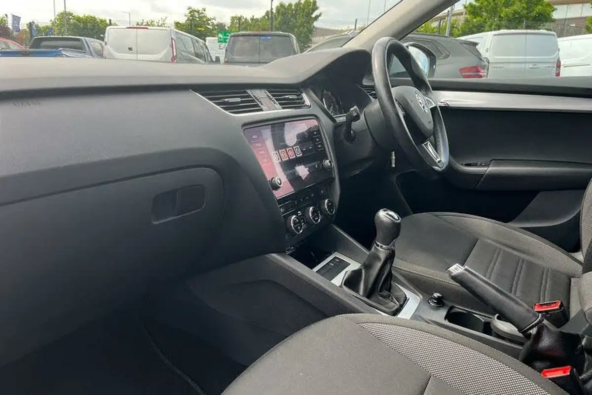 2018-skoda-octavia-10-tsi-se-estate-big-17