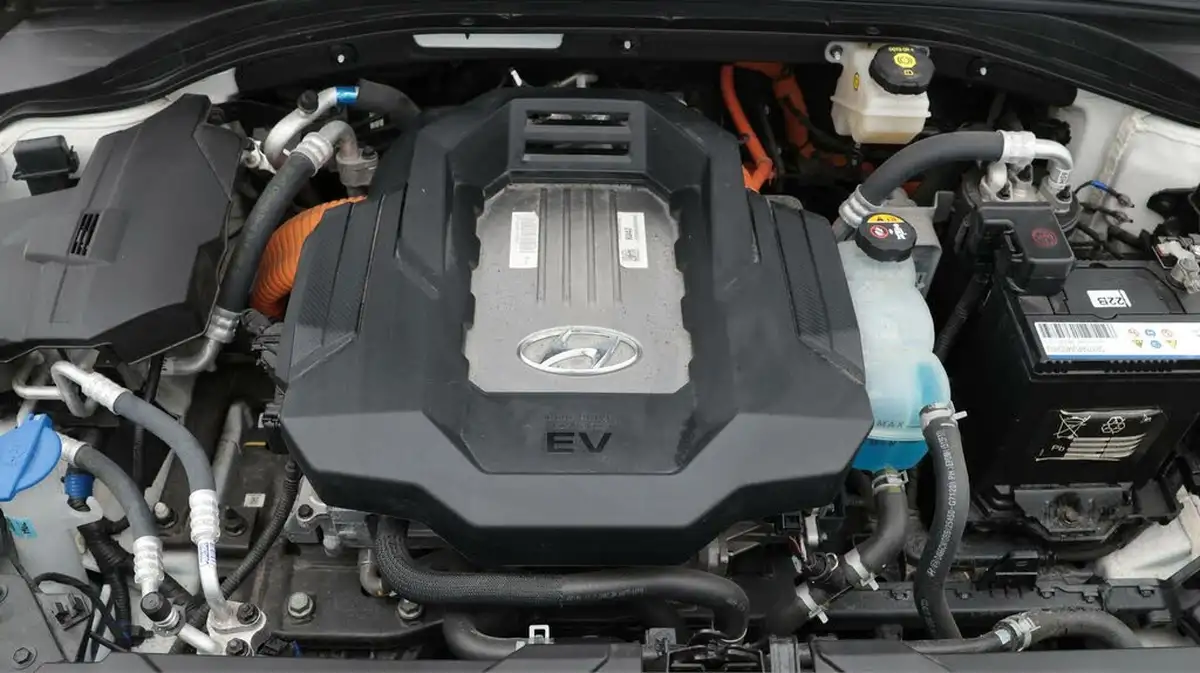 2021-hyundai-ioniq-e-premium-se-electric-100kw-big-19