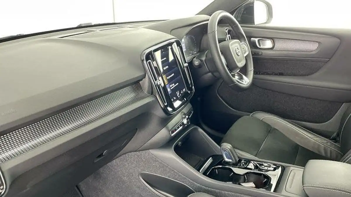 2021-volvo-xc40-20-b4-r-design-pro-194bhp-awd-auto-big-1