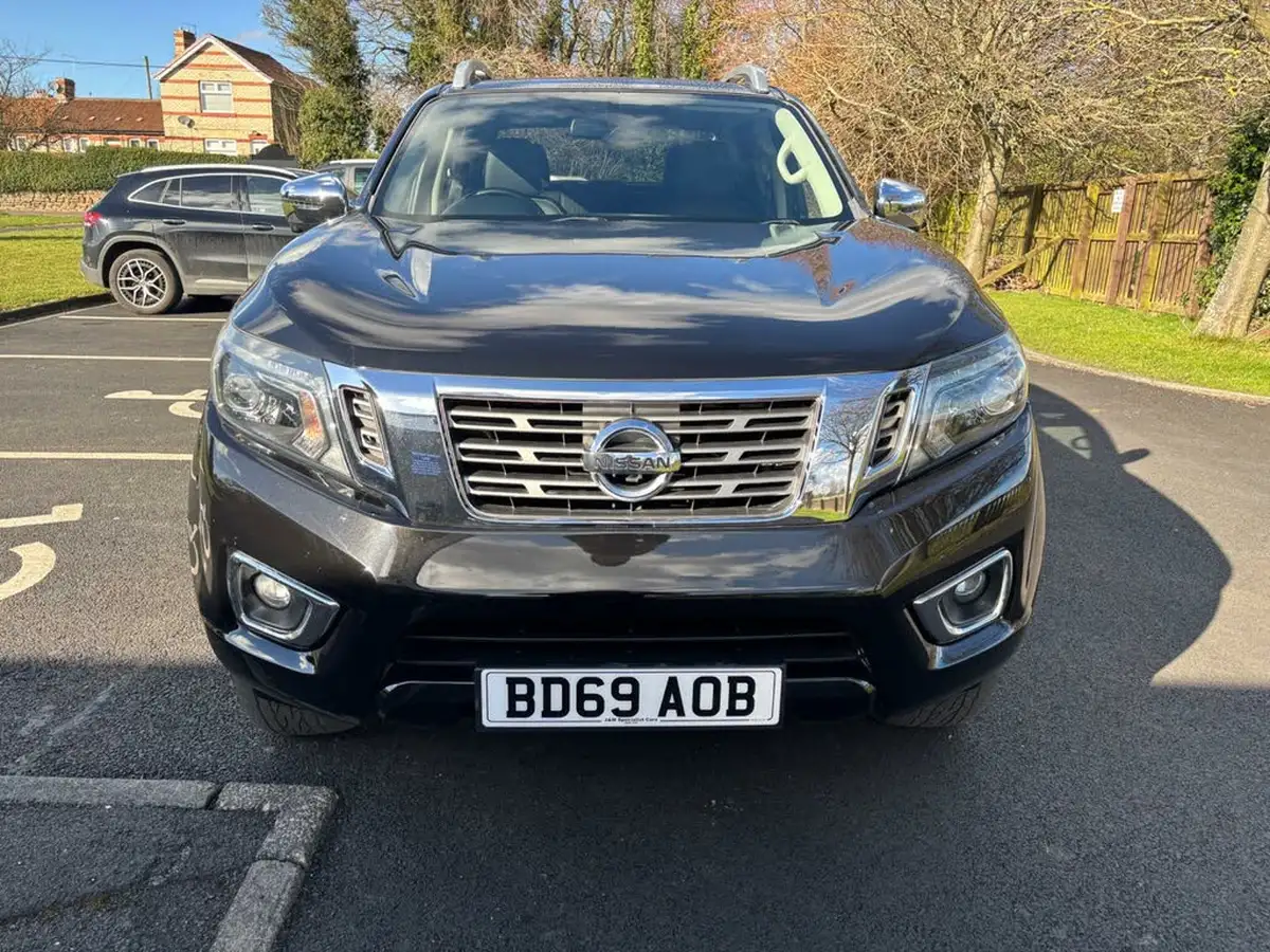2019-nissan-navara-23dci-tt-tekna-8-navileather-auto-big-1