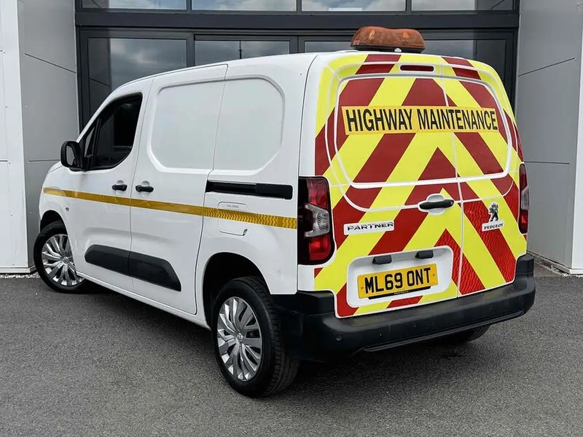2019-peugeot-partner-15-bluehdi-1000-professional-100ps-eu6dt-panel-big-16