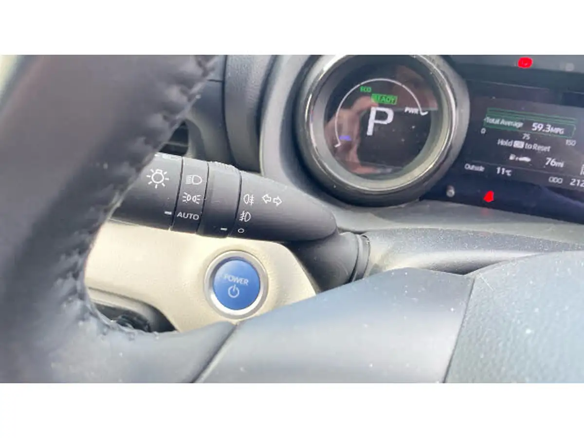 2021-toyota-yaris-15-vvt-i-excel-big-26