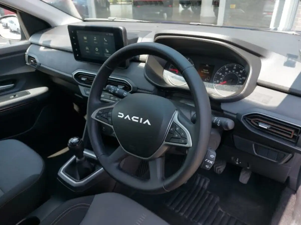 2024-dacia-sandero-stepway-10-tce-extreme-90bhp-big-9