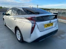 2017-toyota-prius-small-17