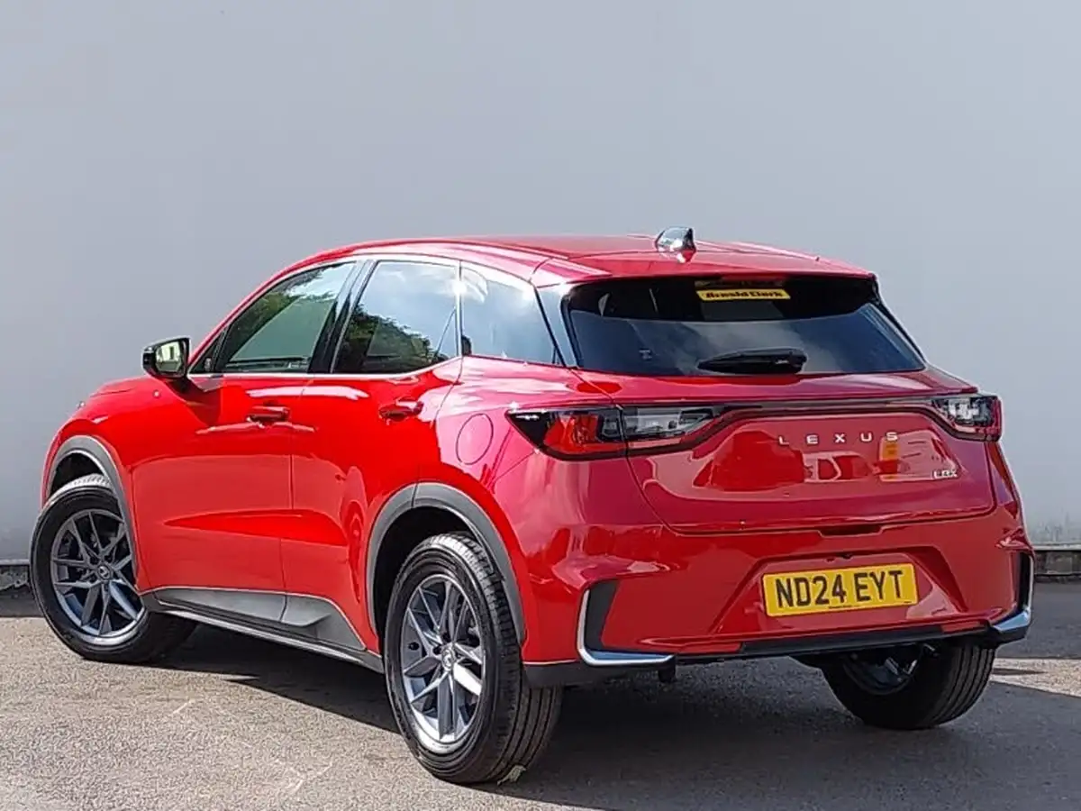 2024-lexus-lbx-15-premium-big-1