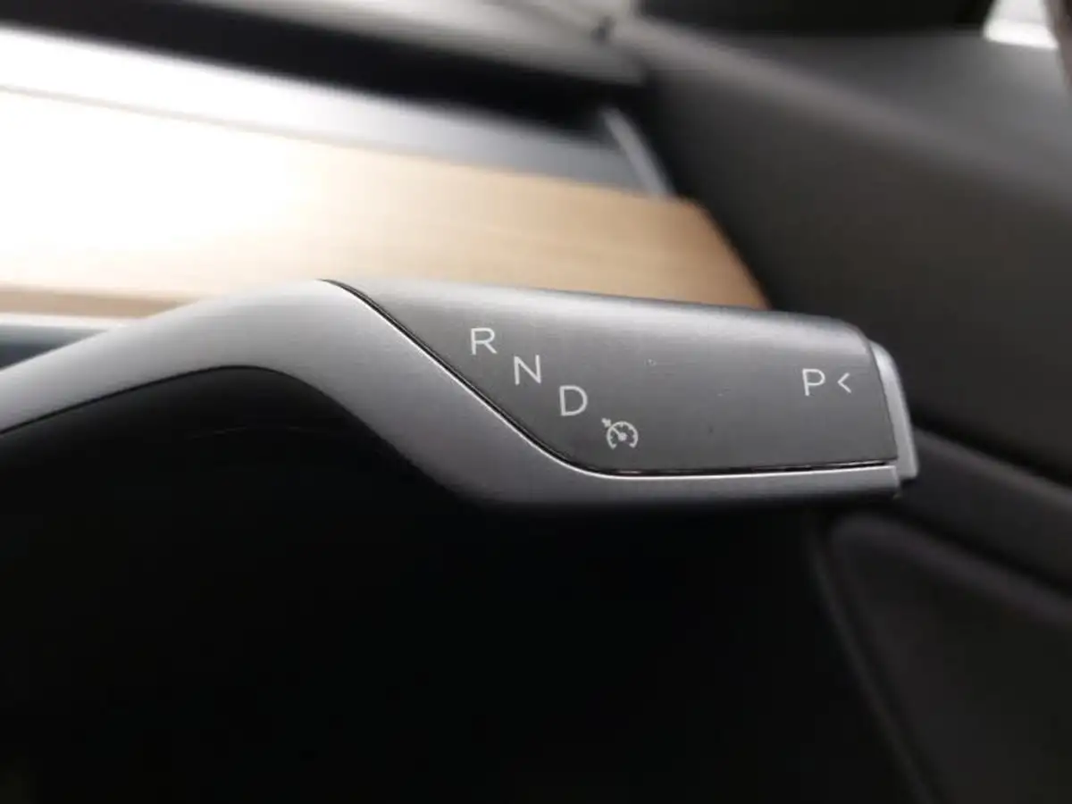 2020-tesla-model-3-e-long-range-big-18