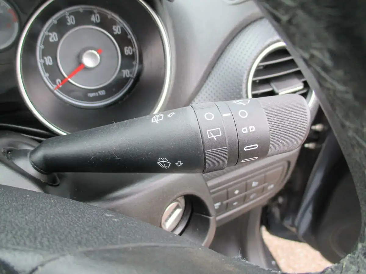 2010-fiat-punto-evo-14-dynamic-8v-ss-5d-big-33