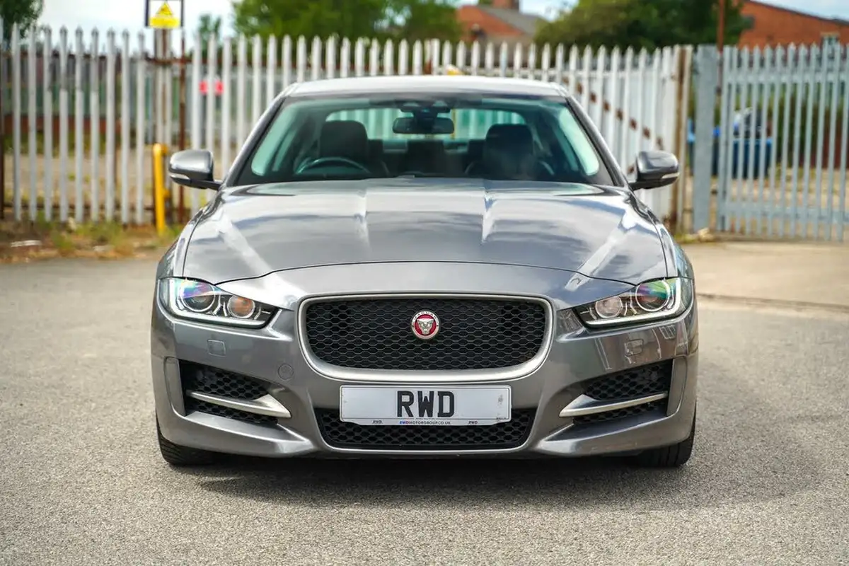 2017-jaguar-xe-20d-r-sport-163ps-ss-1999cc-big-40