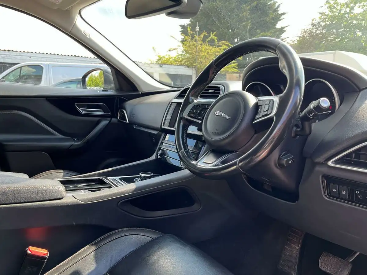 2017-jaguar-f-pace-20-i4d-prestige-180ps-ss-auto-big-12