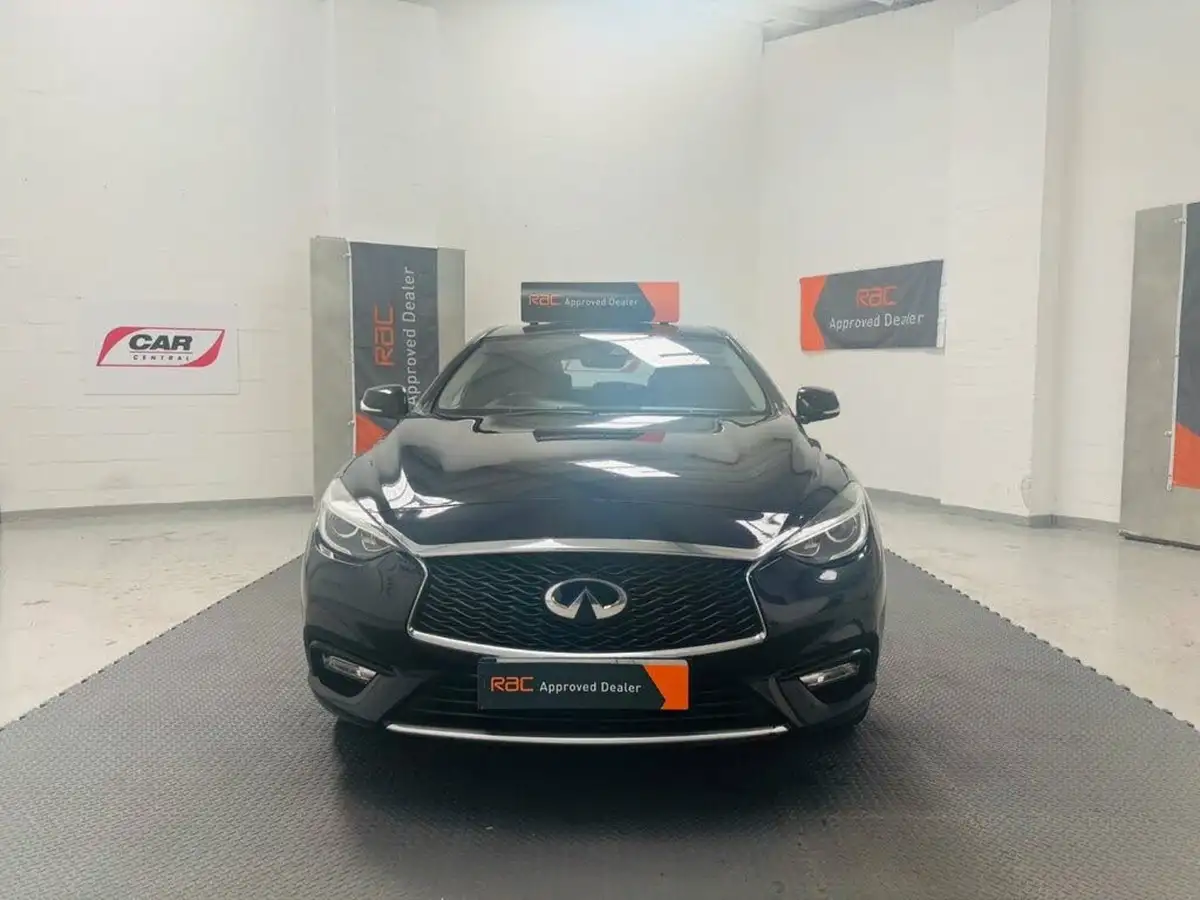 2016-infiniti-q30-15d-se-big-1