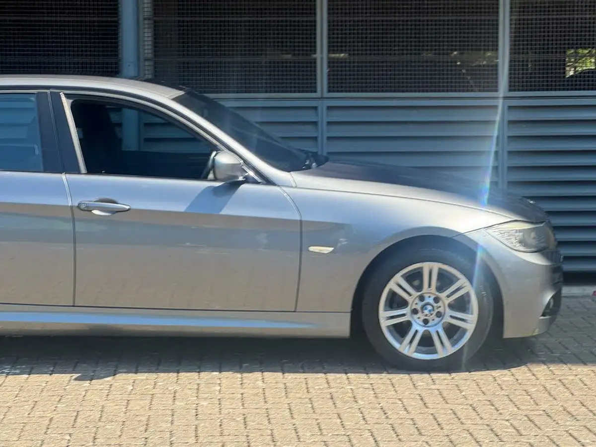 2010-bmw-3-series-20-318i-m-sport-saloon-4d-big-17