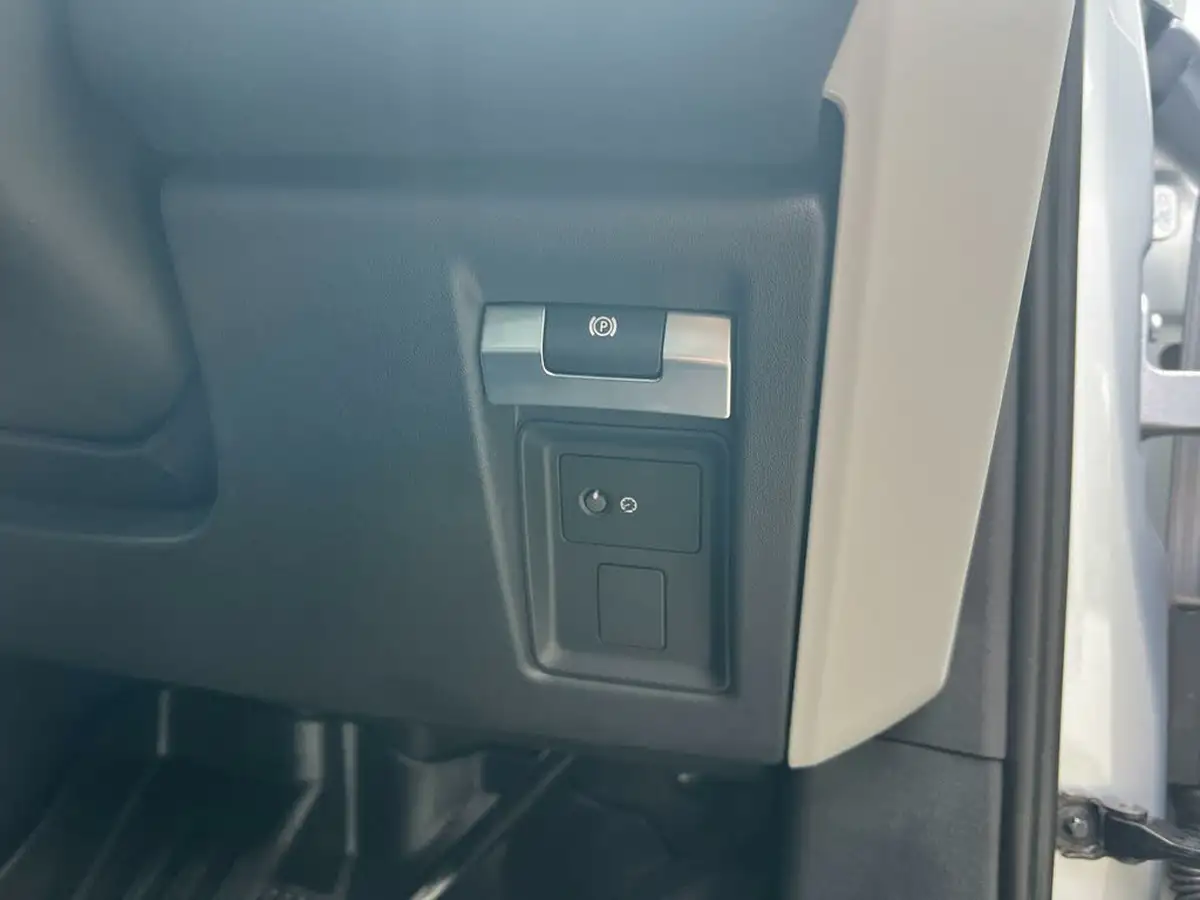 2024-land-rover-110-defender-30-d250-xs-edition-big-28