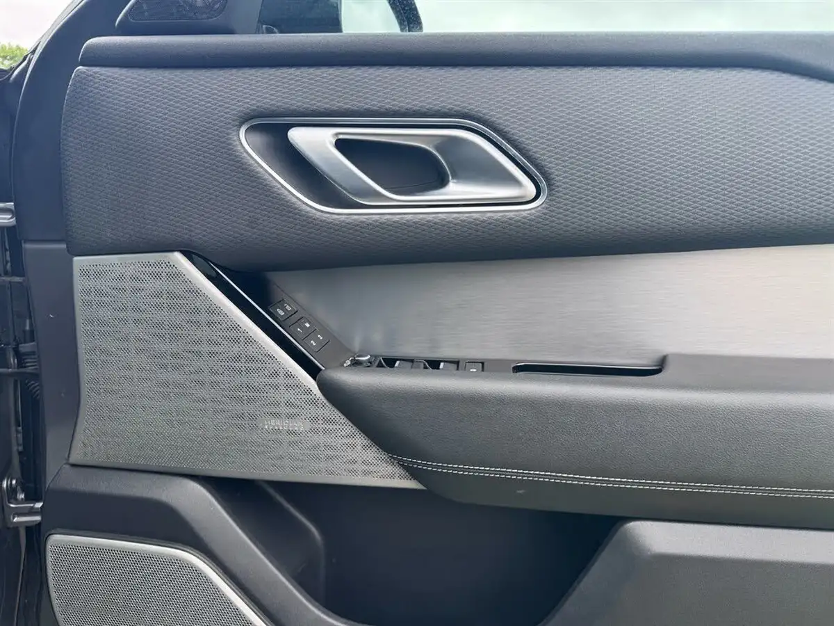 2021-land-rover-range-rover-velar-20-d200-velar-edition-big-19