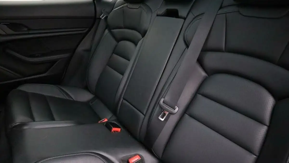 2021-porsche-taycan-e-base-476ps-performance-battery-plus-big-5