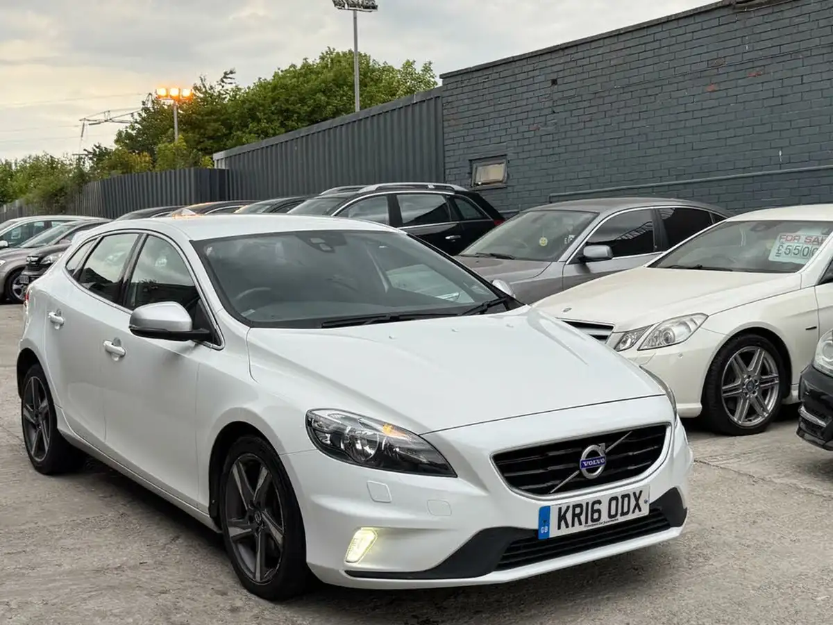 2016-volvo-v40-20td-d3-r-design-nav-big-1