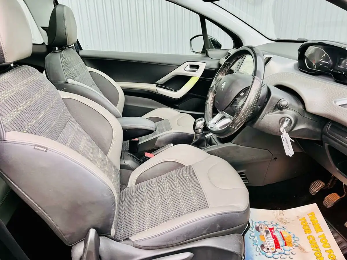 2016-peugeot-208-12-puretech-allure-82bhp-3d-big-10