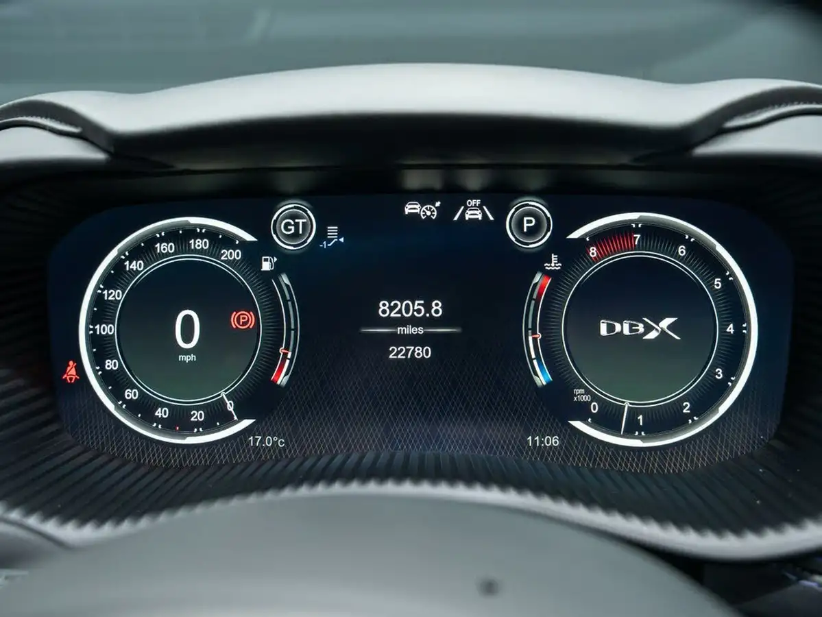 2021-aston-martin-dbx-40-v8-big-27