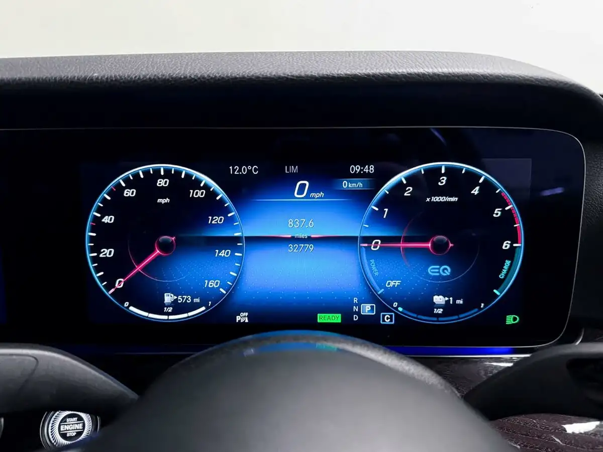 2021-mercedes-benz-e-class-20d-e300de-amg-line-edition-eq-power-saloon-4d-big-36