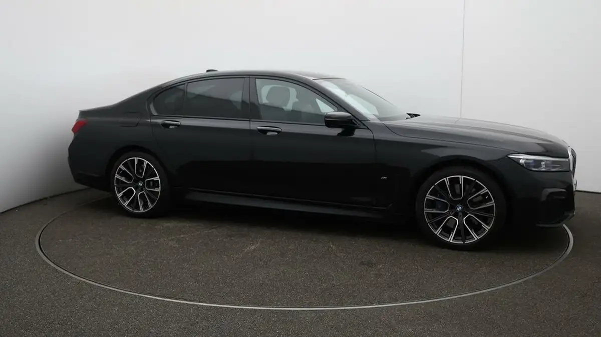 2019-bmw-7-series-30-745e-m-sport-big-45