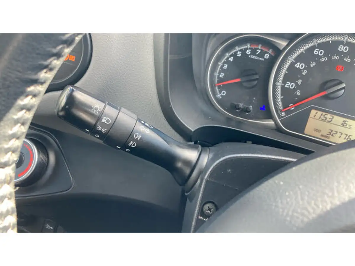2016-toyota-yaris-133-icon-vvt-i-tss-5d-cvt-big-24