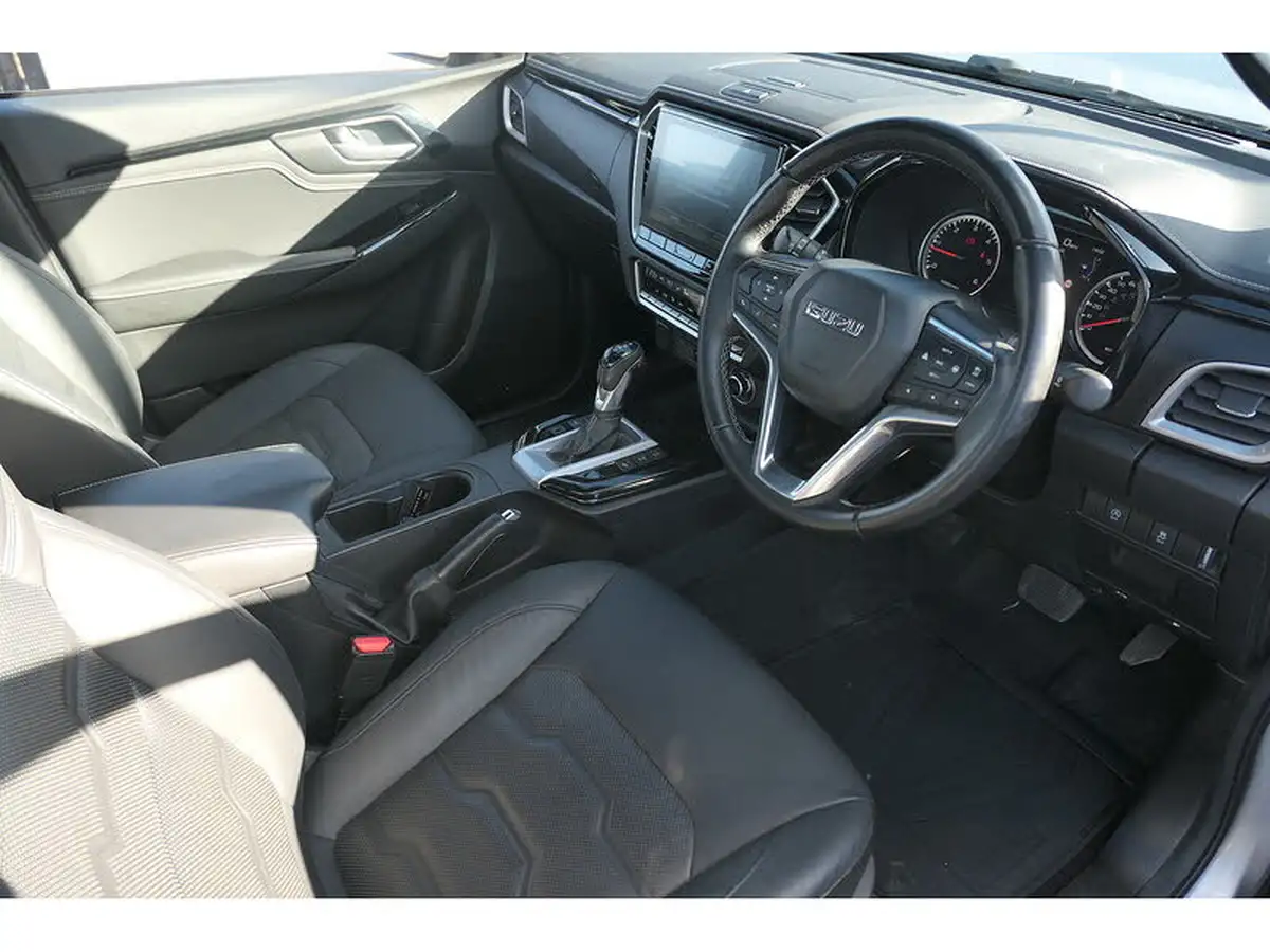 2023-isuzu-d-max-19td-v-cross-steel-edition-auto-big-10