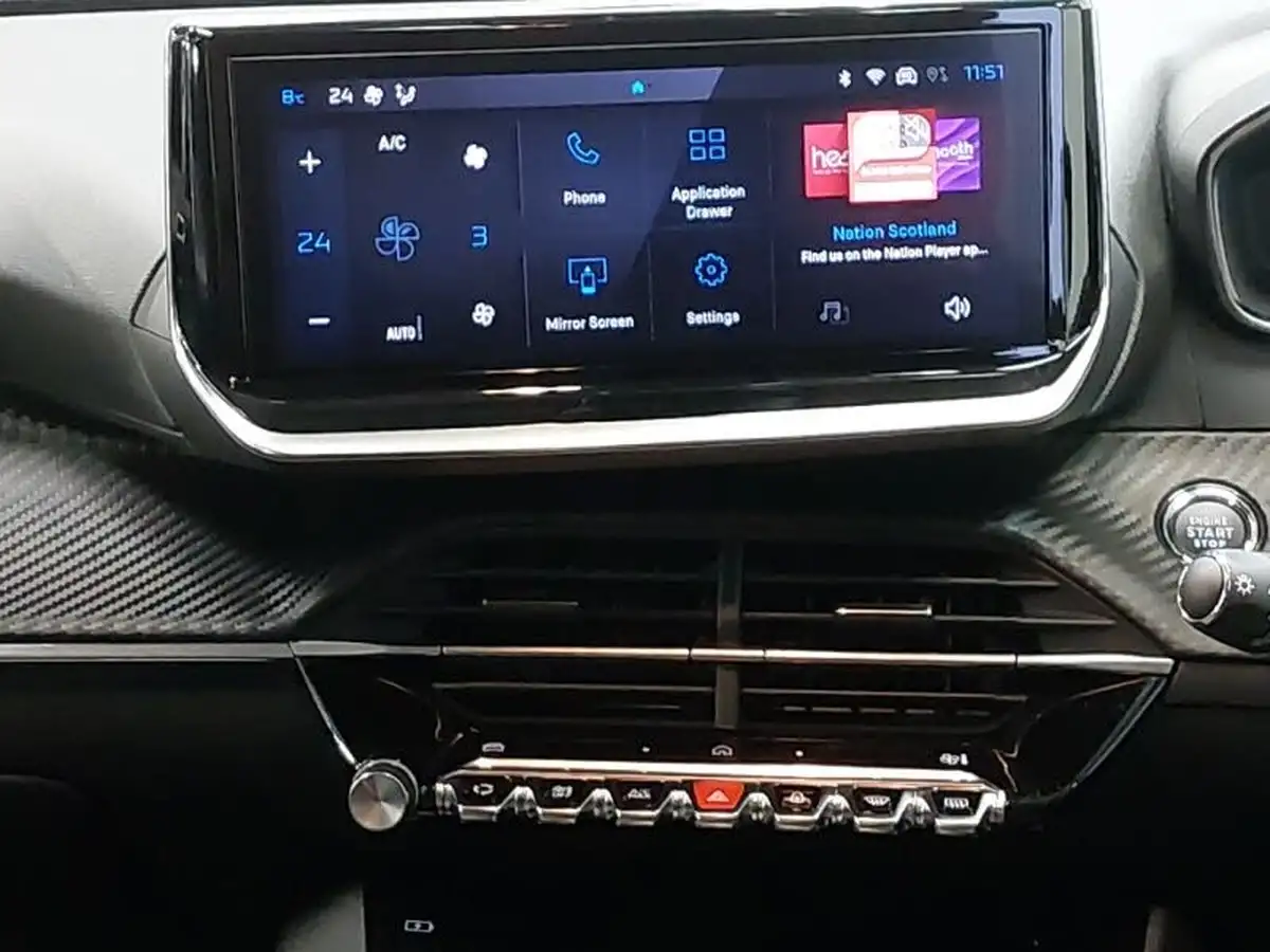 2024-peugeot-208-12-puretech-allure-hybrid-e-dsc6-big-9