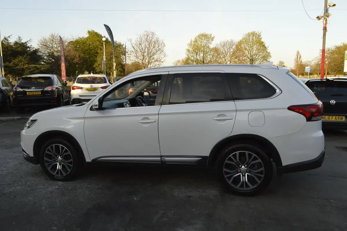 2017-mitsubishi-outlander-22di-d-4-auto-big-4