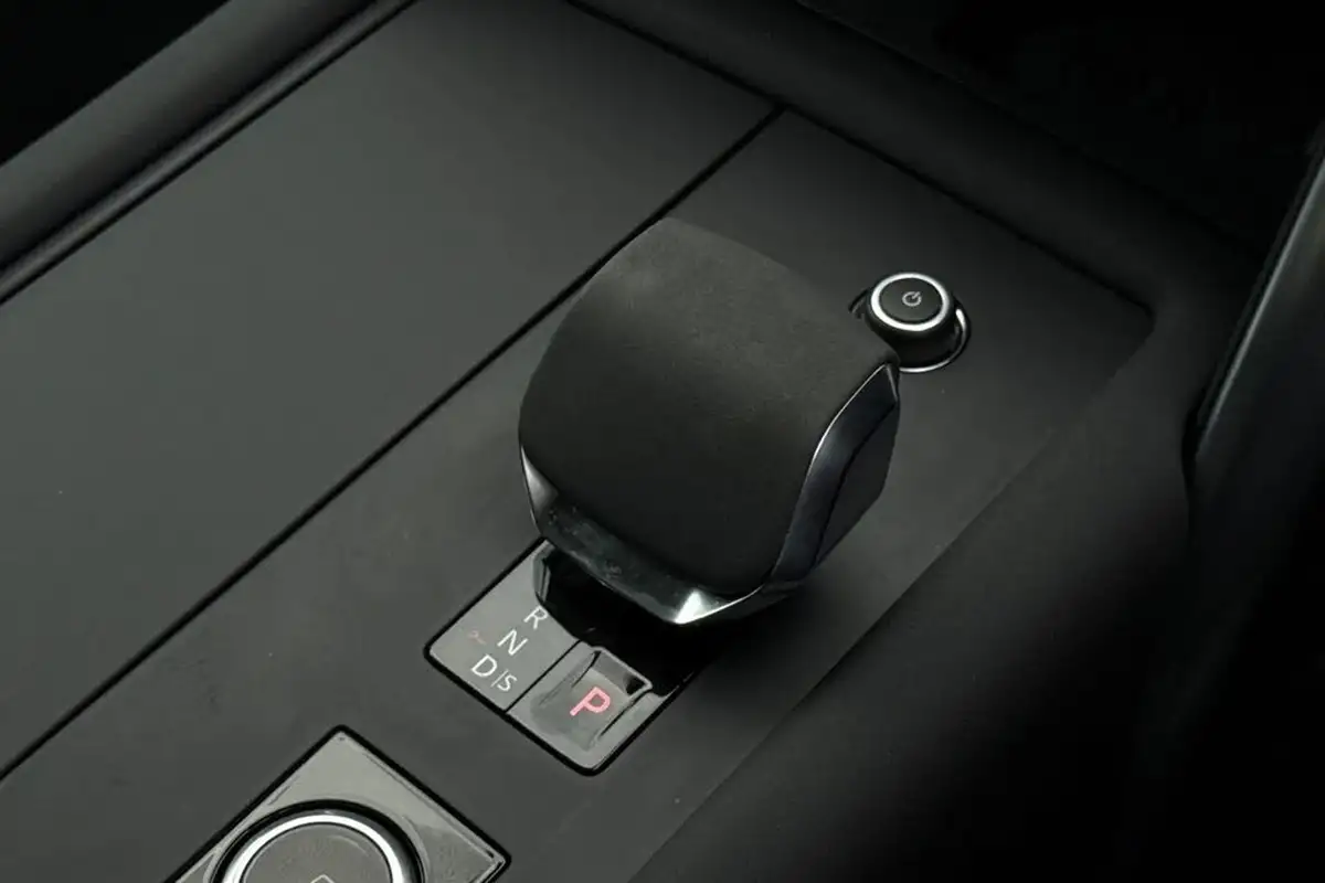 2023-land-rover-discovery-30-d300-dynamic-hse-big-13