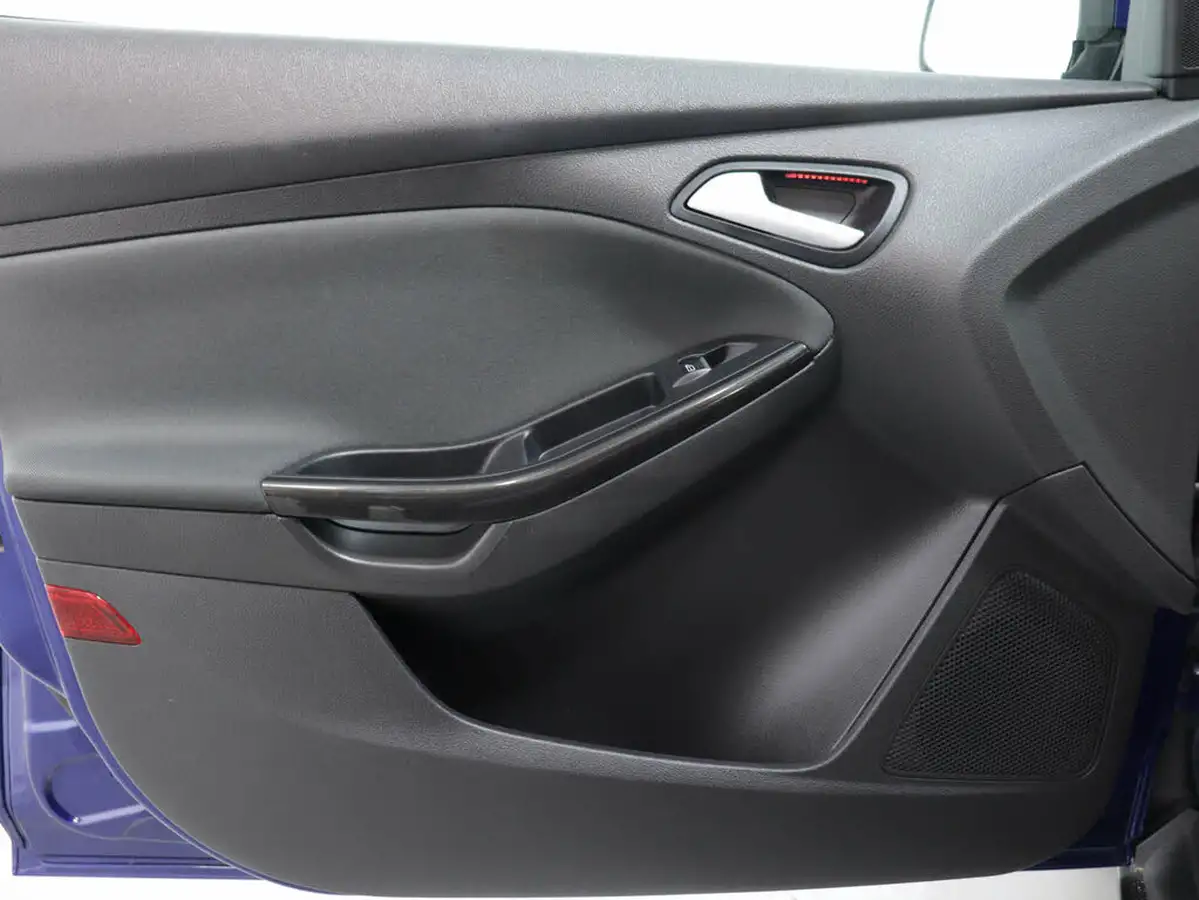 2015-ford-focus-15-titanium-hatchback-big-42