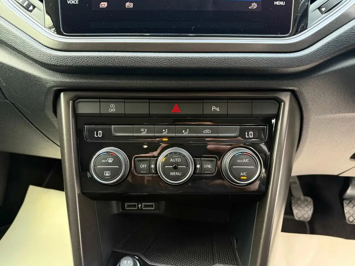 2019-volkswagen-t-roc-15-tsi-design-big-27