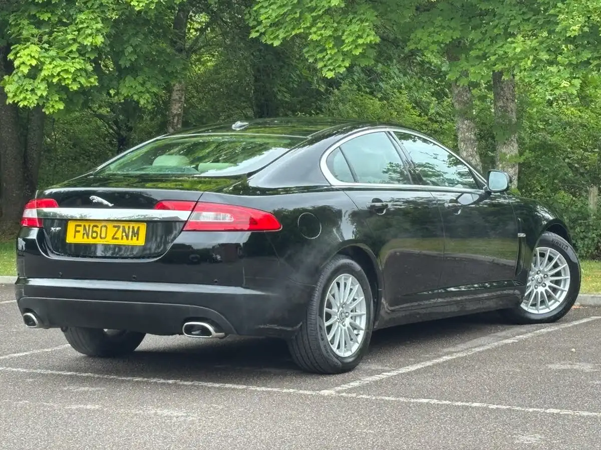 2010-jaguar-xf-30-luxury-big-4