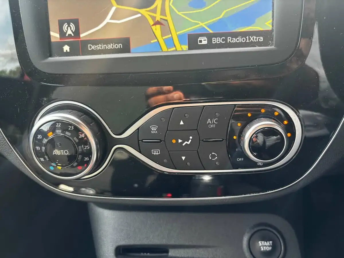2019-renault-captur-09-tce-iconic-big-28