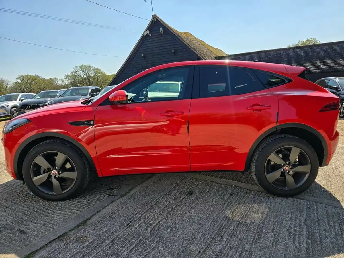 2019-jaguar-e-pace-20-i4d-chequered-flag-150ps-big-5