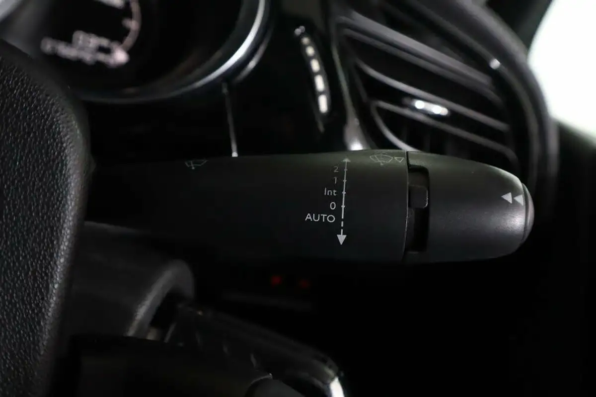 2014-citroen-ds3-cabrio-16e-hdi-dstyle-plus-big-20