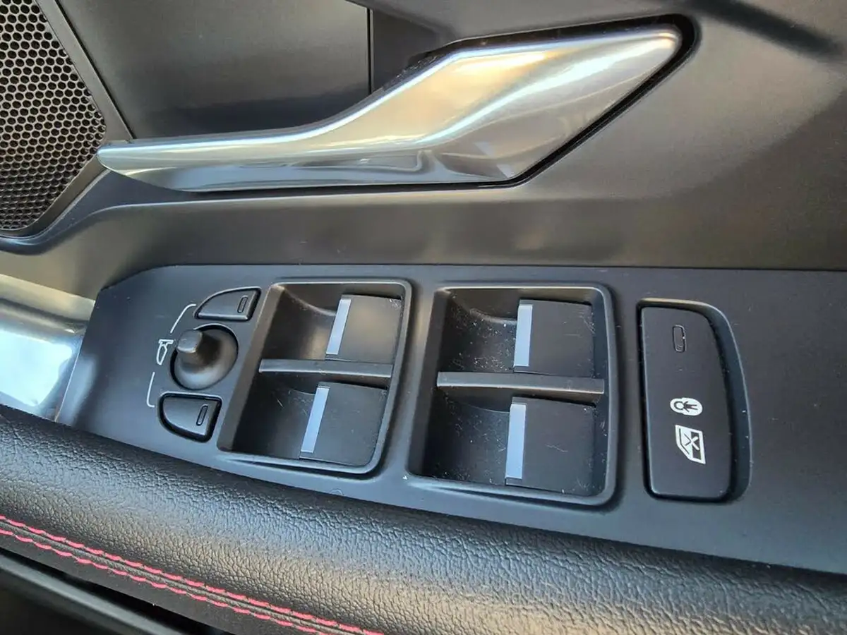 2019-jaguar-e-pace-20-i4d-chequered-flag-150ps-big-29