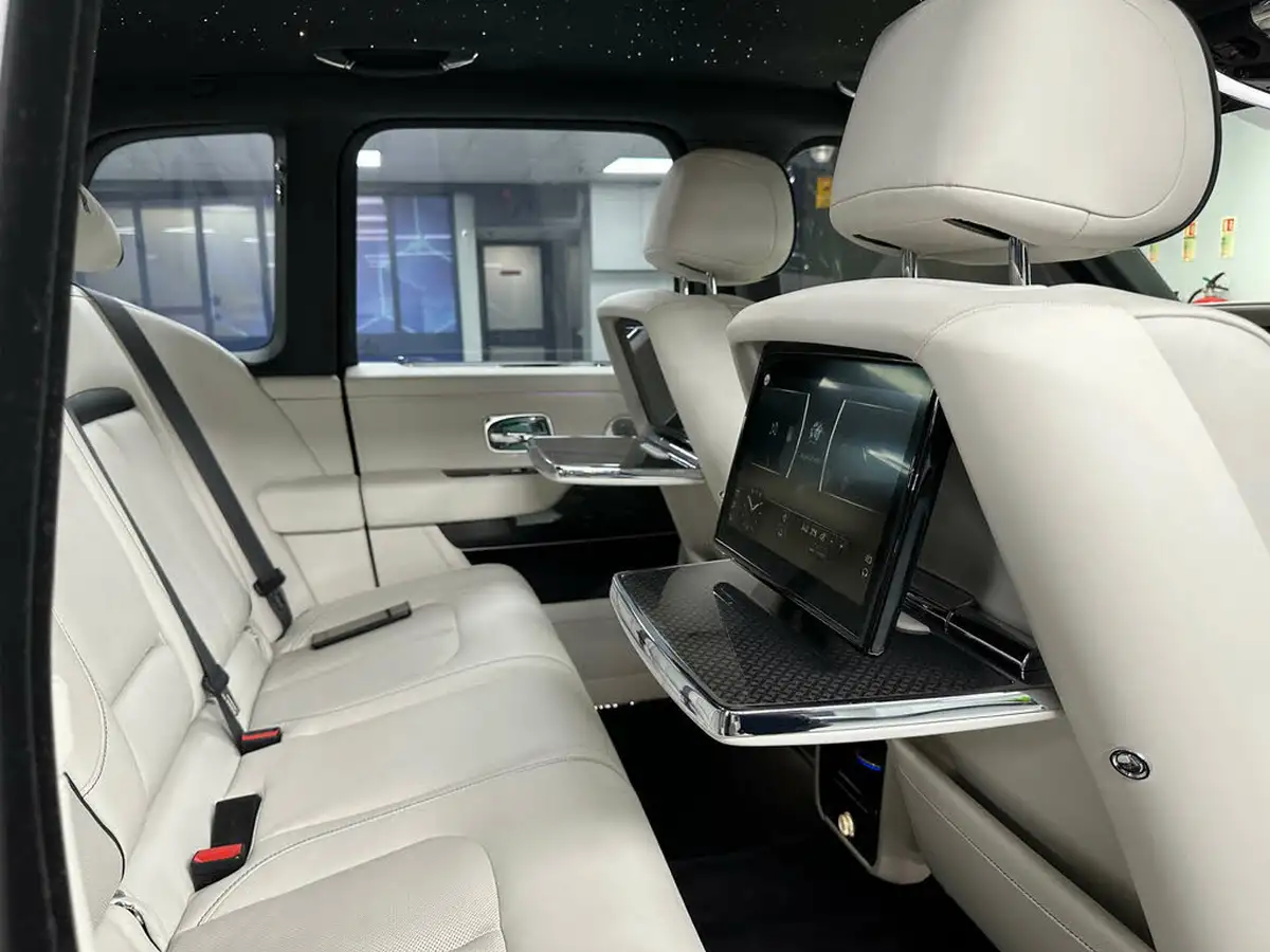 2023-rolls-royce-cullinan-675-black-badge-big-15