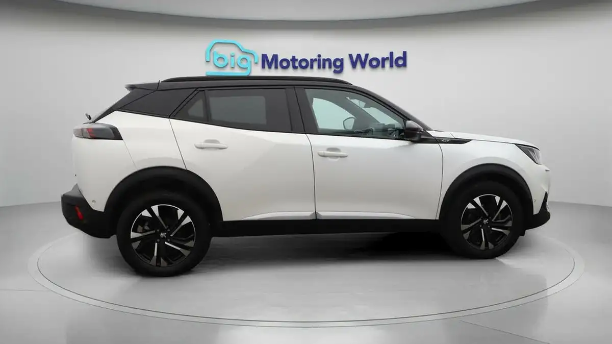 2022-peugeot-2008-suv-12-puretech-gt-big-7