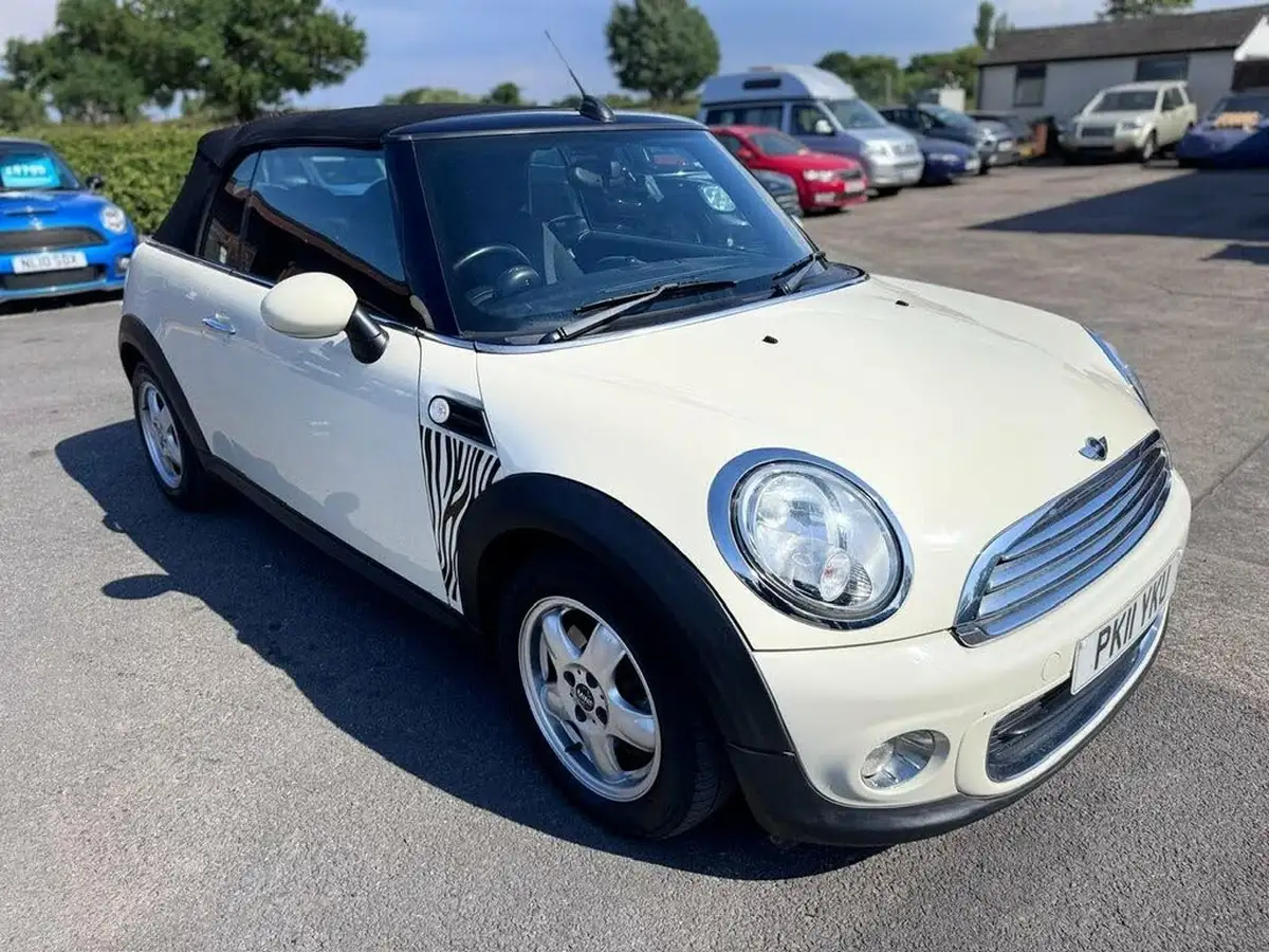2011-mini-cooper-16-one-98bhp-convertible-2d-big-2