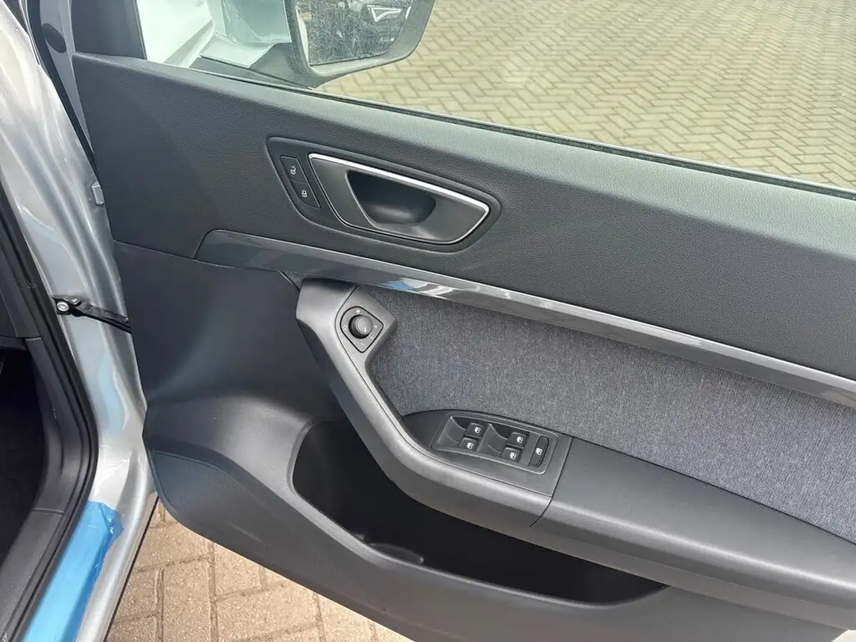 2025-seat-ateca-15-ecotsi-se-technology-dsg-big-24