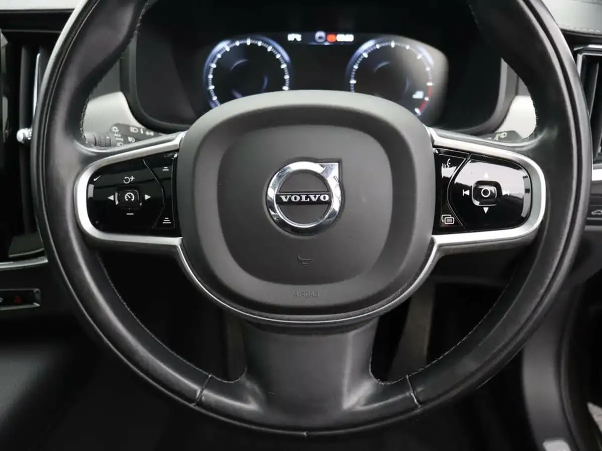 2018-volvo-v90-20td-d5-cross-country-pro-awd-big-37