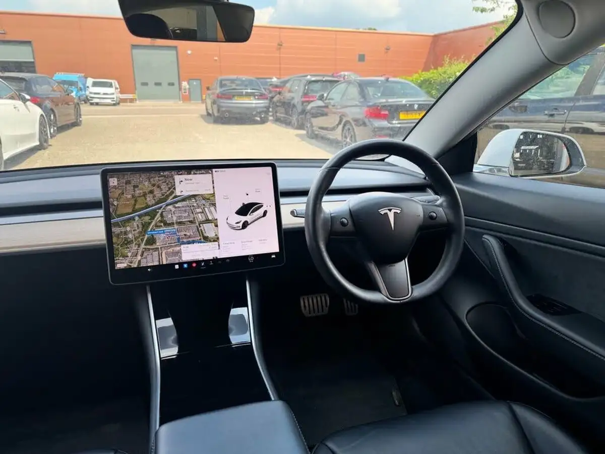 2020-tesla-model-3-e-performance-big-28