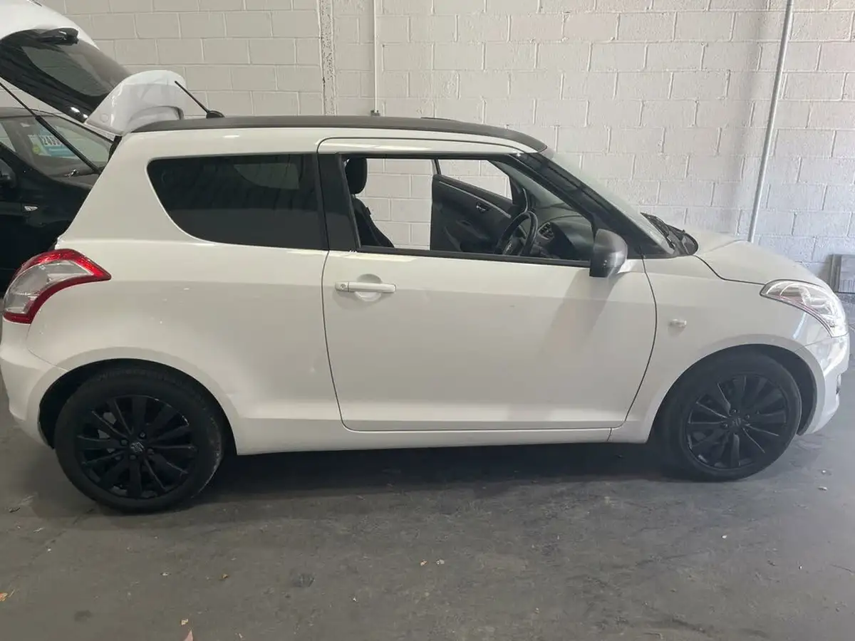 2012-suzuki-swift-12-attitude-3d-big-21